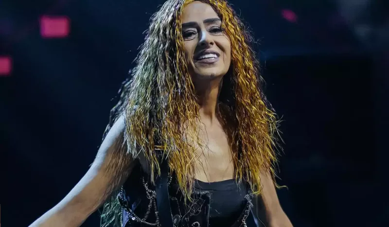 Təyyarə qorxusuna görə konserti təxirə düşdü