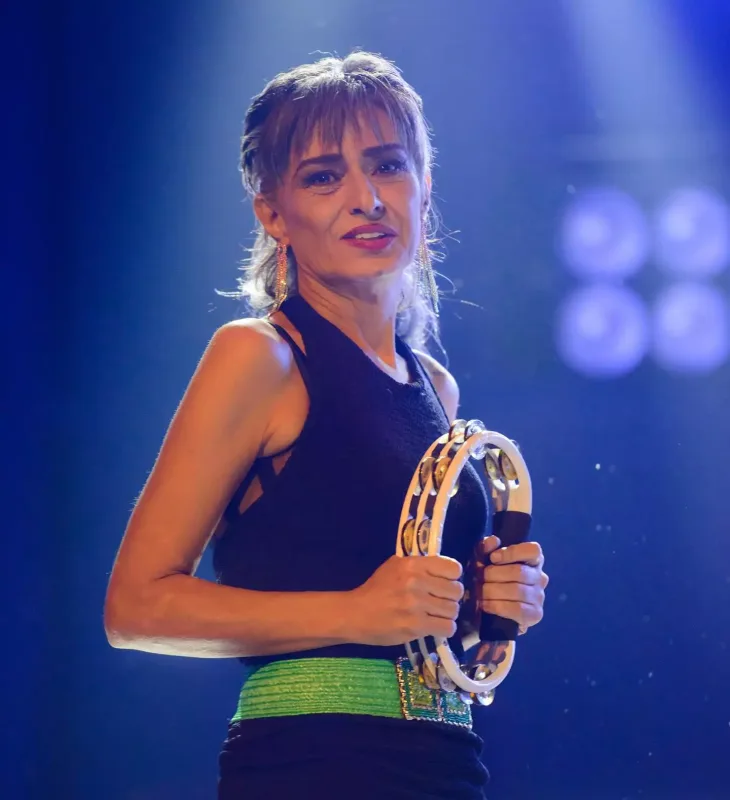 Təyyarə qorxusuna görə konserti təxirə düşdü