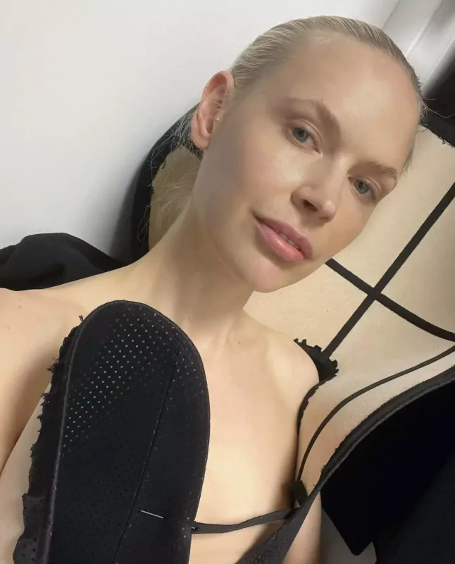 Hər tərəfi mirvari ilə örtülüb - Göz bağlayan libas...