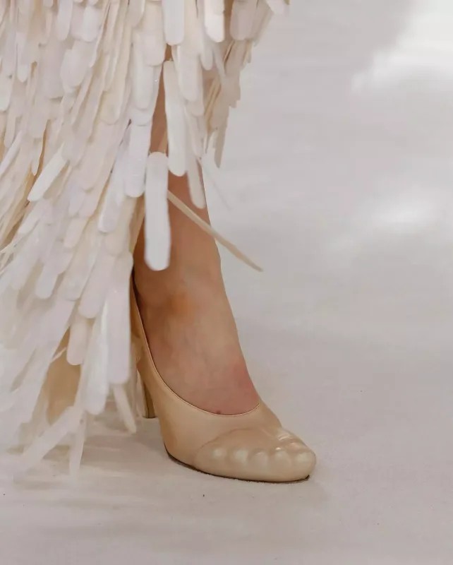 Hər tərəfi mirvari ilə örtülüb - Göz bağlayan libas...