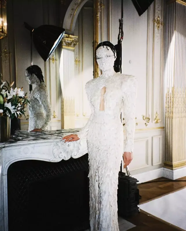 Hər tərəfi mirvari ilə örtülüb - Göz bağlayan libas...