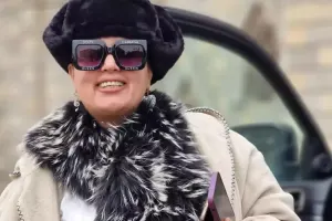 “O, kişiliyini itirib”