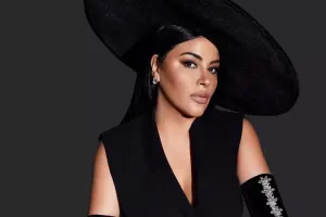 Zara səhnədə sevgilisi ilə