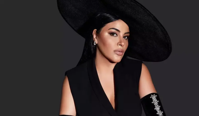 Zara səhnədə sevgilisi ilə