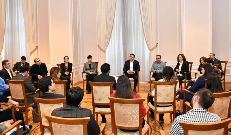 Nazir o şəxslərlə görüşdü