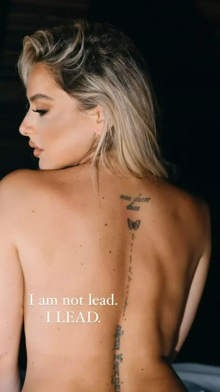 Hadisedən kürək dekoltesi