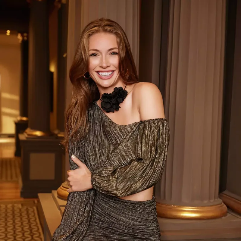 Öpüşmə səhnəsinə gələndə saqqız çeynəsin