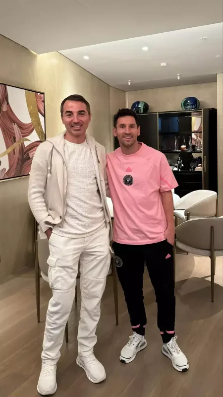 Messidən Adnan  Əhmədzadəyə bahalı hədiyyə