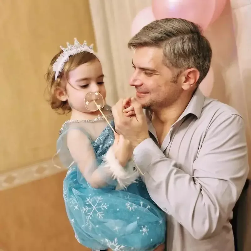 Emil Şahzadədən qızına təbrik