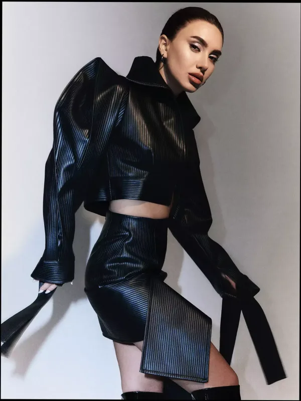 Mehindən cəsarətli şəkillər