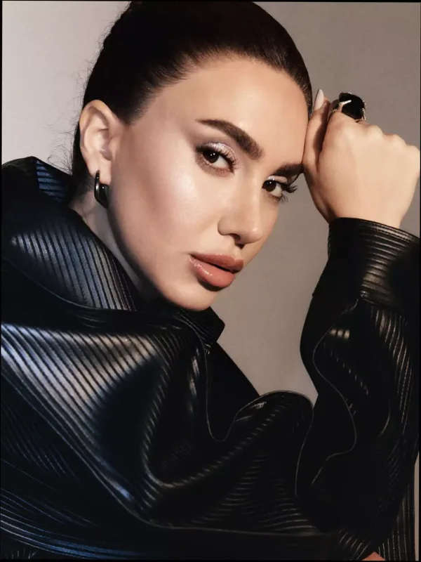 Mehindən cəsarətli şəkillər