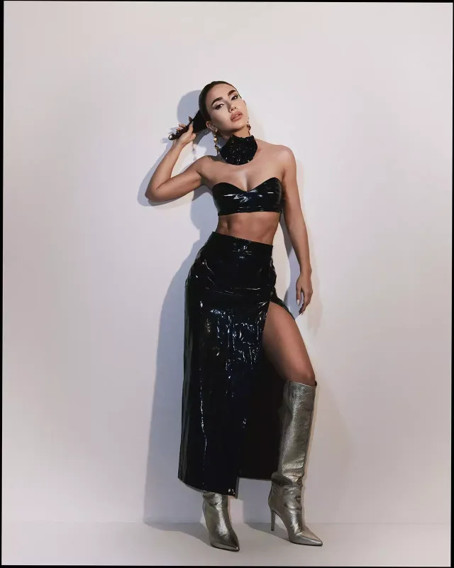 Mehindən cəsarətli şəkillər