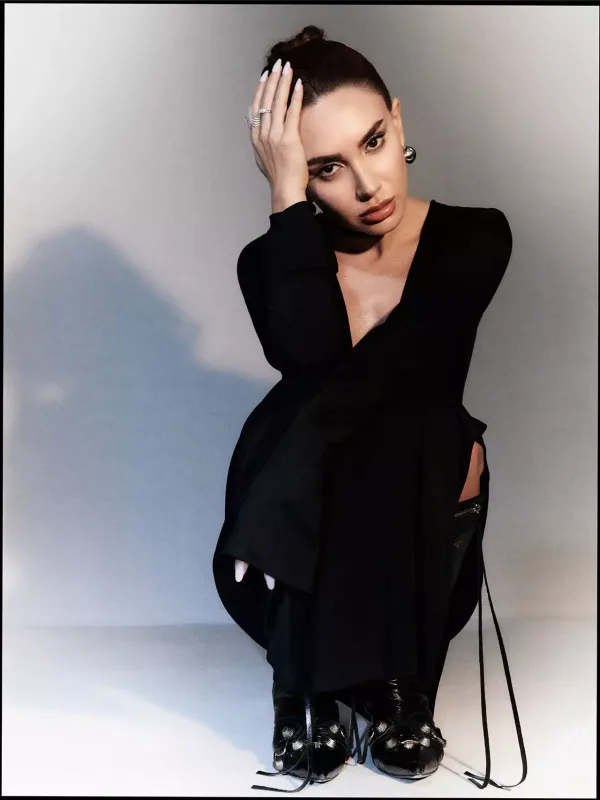 Mehindən cəsarətli şəkillər