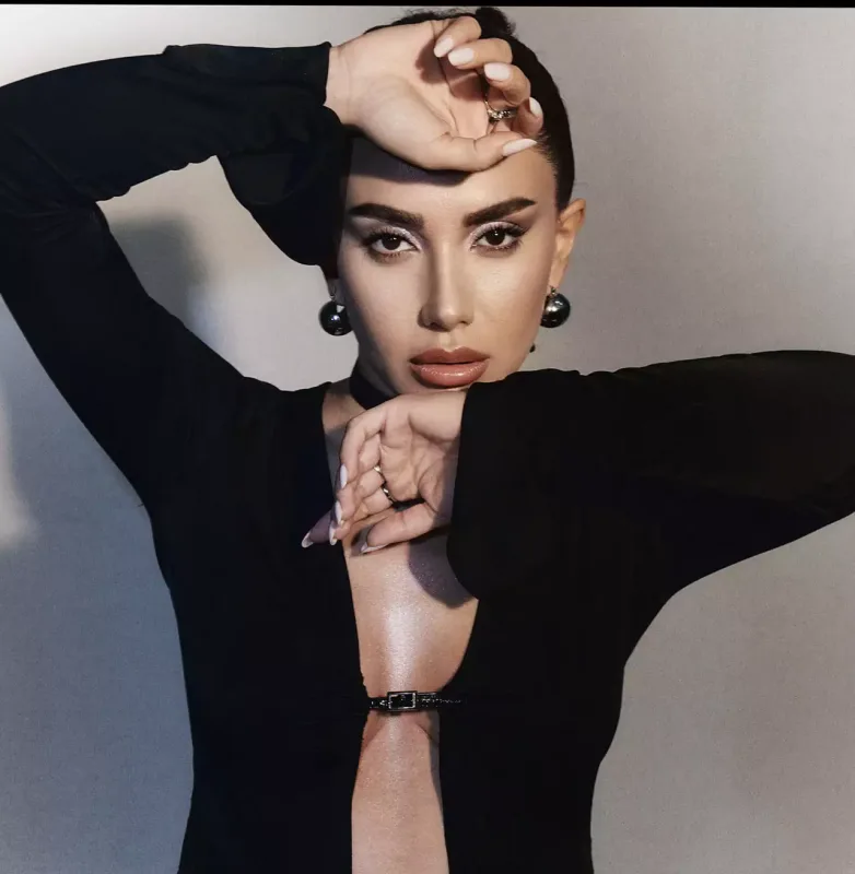 Mehindən cəsarətli şəkillər