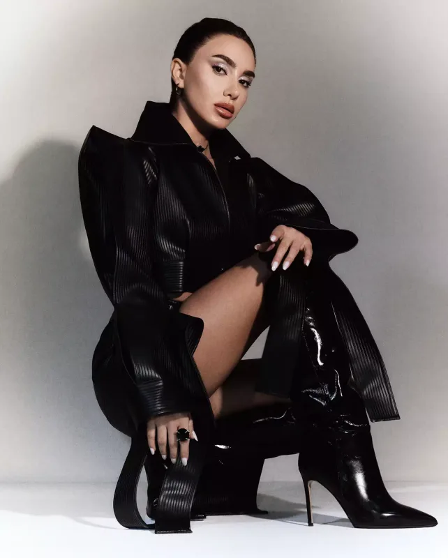 Mehindən cəsarətli şəkillər