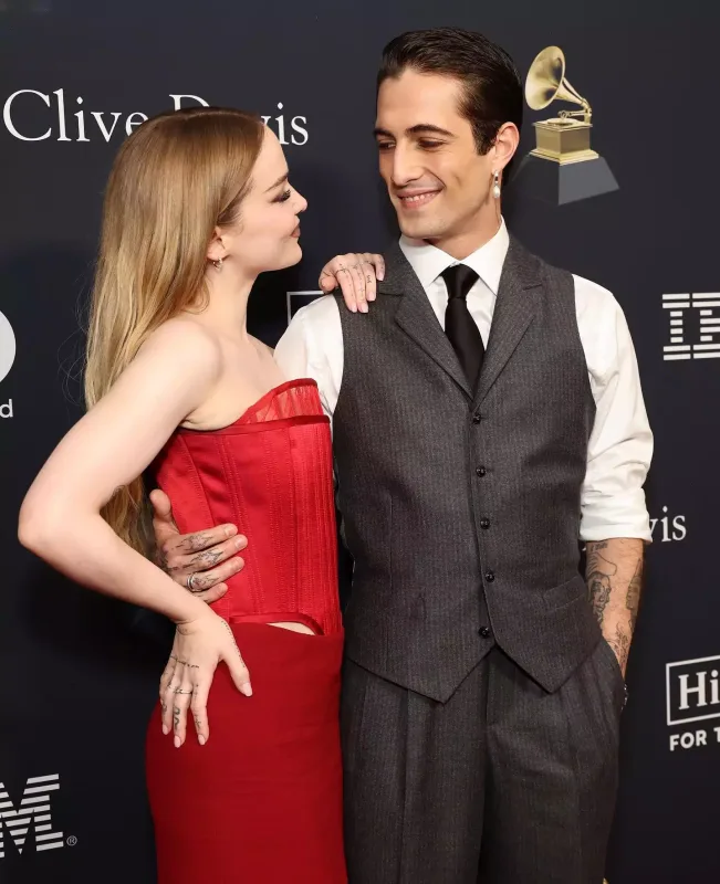 Kameralara öpüşərək poza verdilər