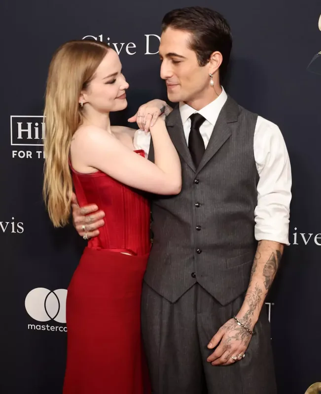 Kameralara öpüşərək poza verdilər