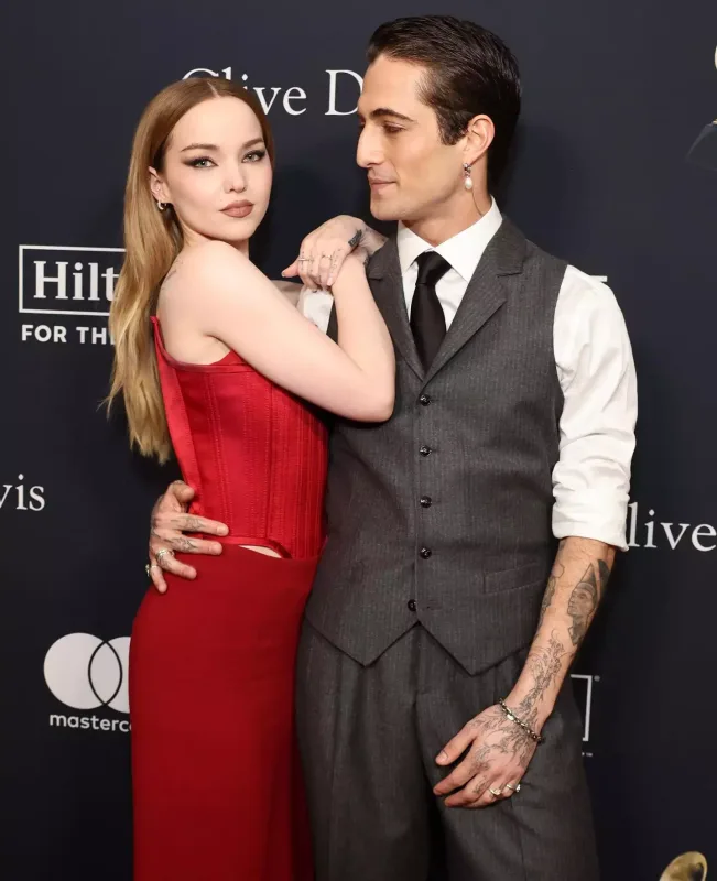 Kameralara öpüşərək poza verdilər