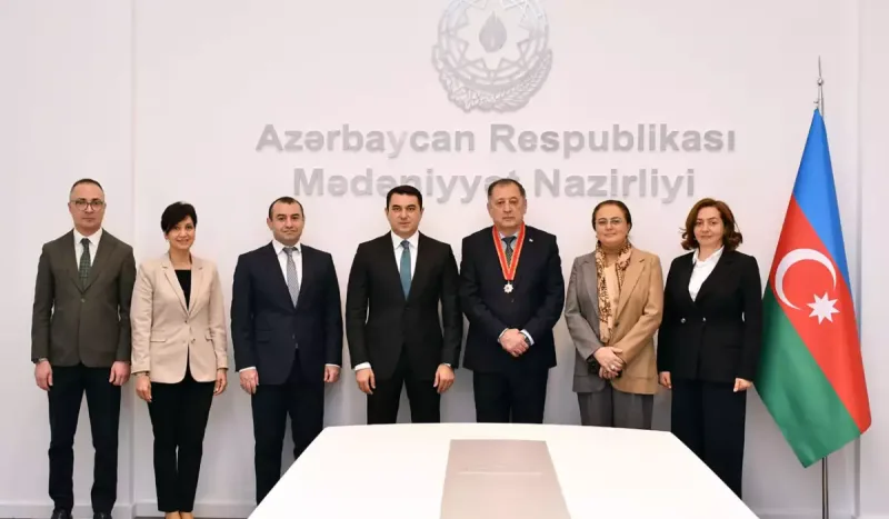 Baba Vəziroğluna “Şərəf” ordeni təqdim olunub