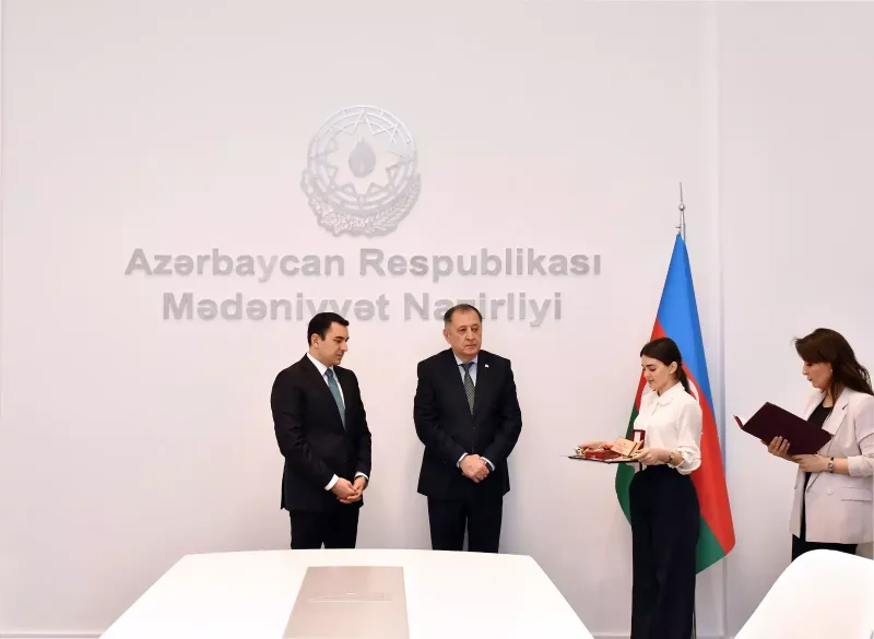 Baba Vəziroğluna “Şərəf” ordeni təqdim olunub