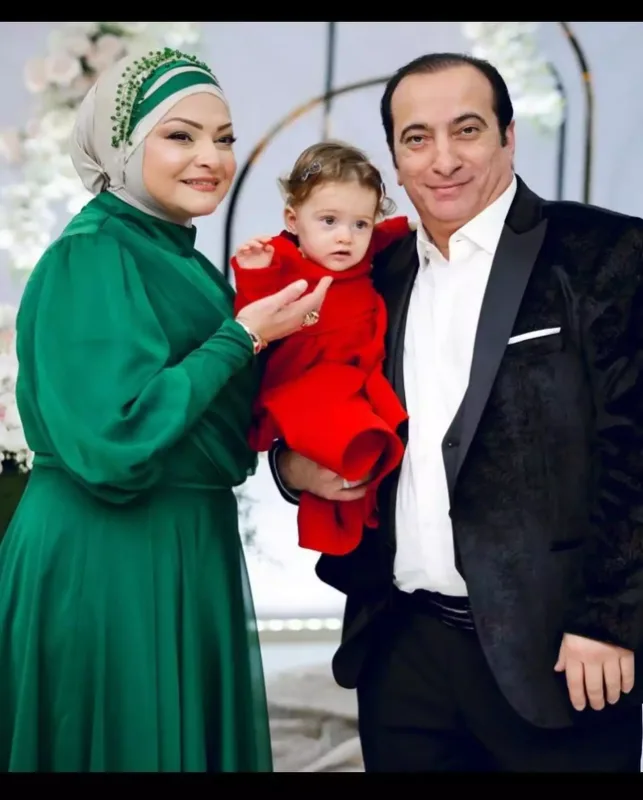 Xalq artisti nəvəsini paylaşdı