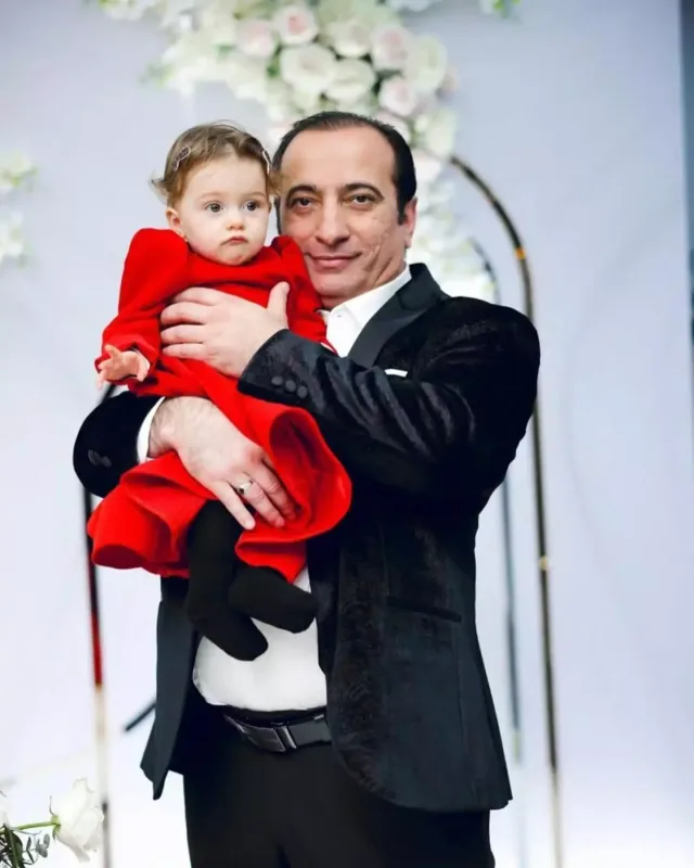 Xalq artisti nəvəsini paylaşdı