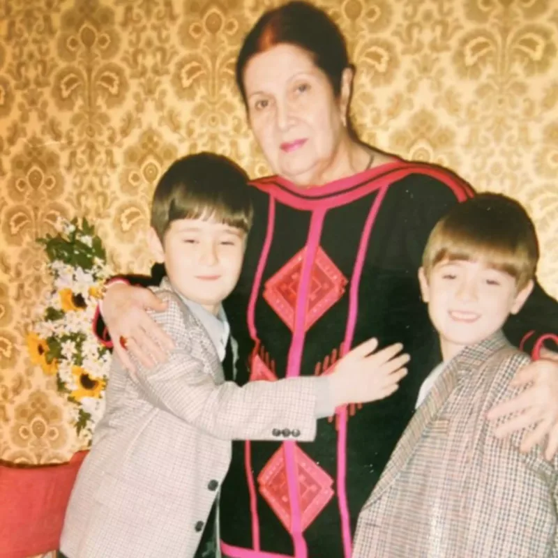 “Gözəl uşaqlığımız üçün çox sağ ol, nənə!”