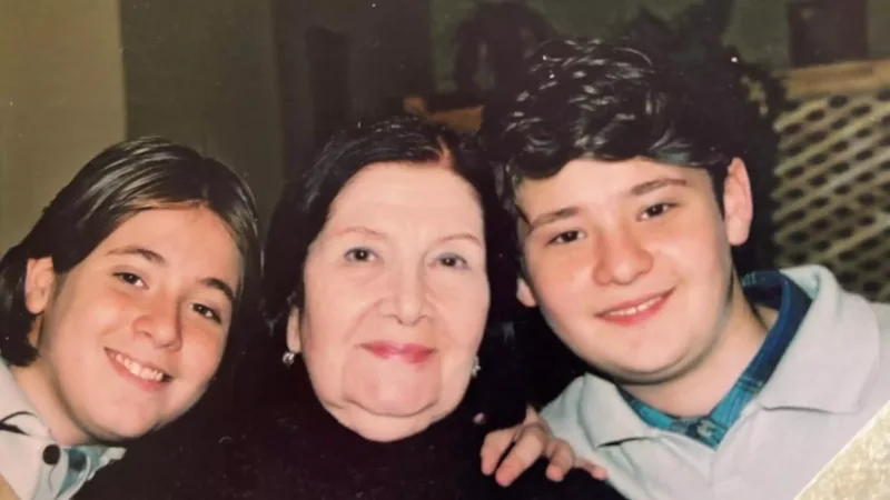 “Gözəl uşaqlığımız üçün çox sağ ol, nənə!”