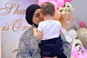 Fərqanə Qasımovadan nəvəsi ilə foto