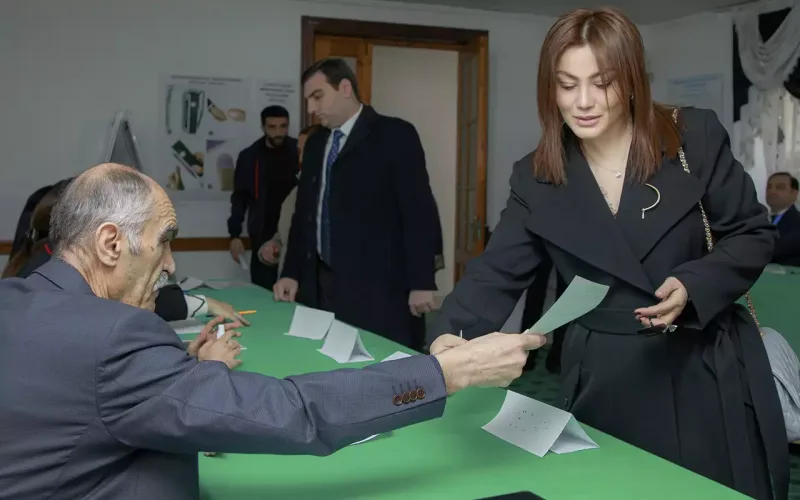 Ruhiyyə Əliyeva da səs verdi