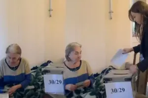 Məsumə Babayeva evində səs verdi