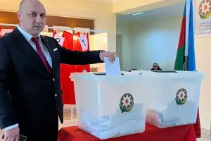 Anar Qəhrəmanov Prezident seçkilərində səs verib