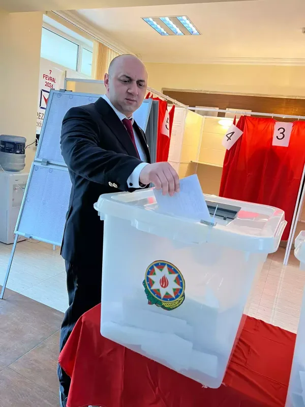 Anar Qəhrəmanov Prezident seçkilərində səs verib