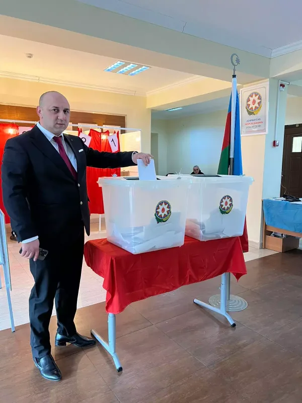 Anar Qəhrəmanov Prezident seçkilərində səs verib