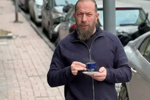 “Baxırsan, nə atmağa kimsən, nə də getməyə yerin var”