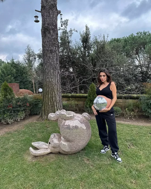 Qarnını diskoteka topuna çevirdi