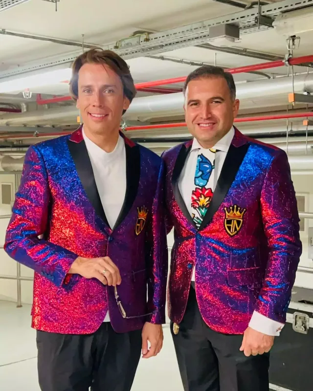 Hacı Nuran Qalkinə pencək bağışladı