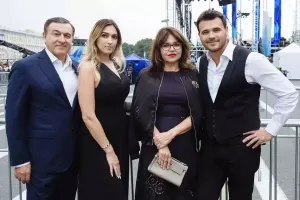 “Anam Amerikada, atam Moskvada yaşayır”