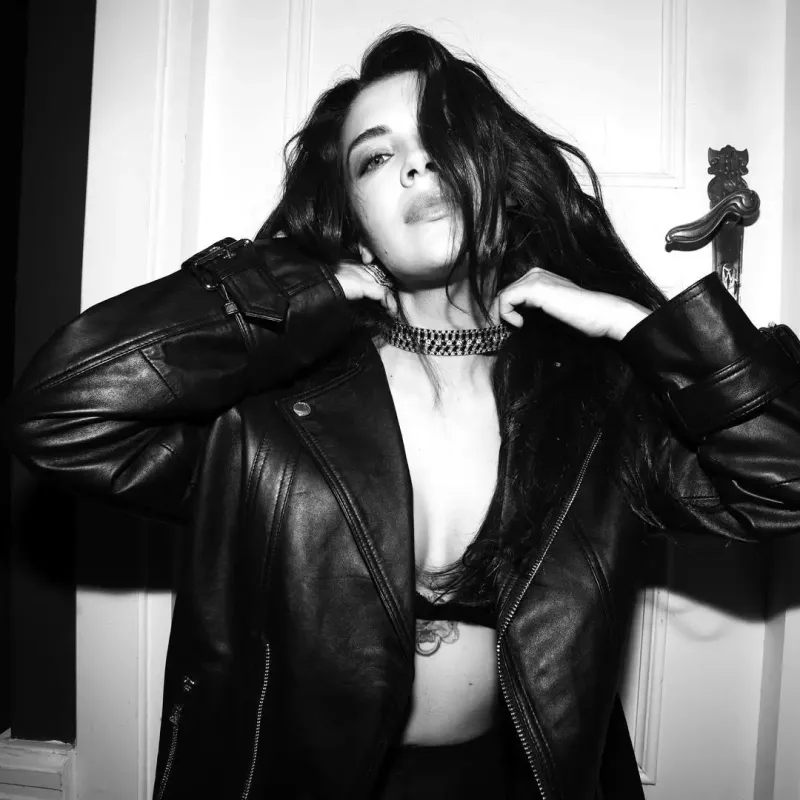 “Yasak Elma”nın Kumrusundan yeni fotolar