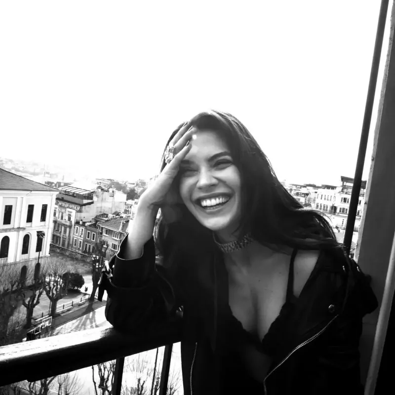 “Yasak Elma”nın Kumrusundan yeni fotolar