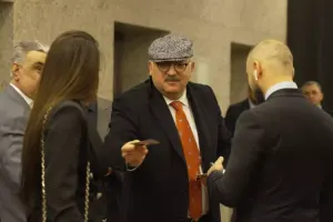 Qalada təqvim payladı