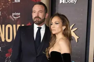 Cey Lo qalada Benlə öpüşdü