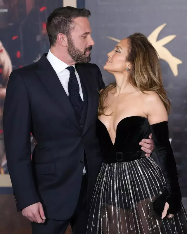 Cey Lo qalada Benlə öpüşdü