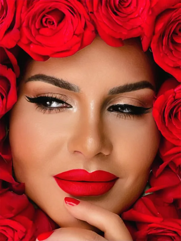 Xatun qızılgüllər içində