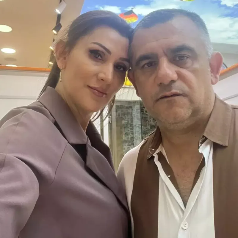 “Bir il də yanımda qocaldın”