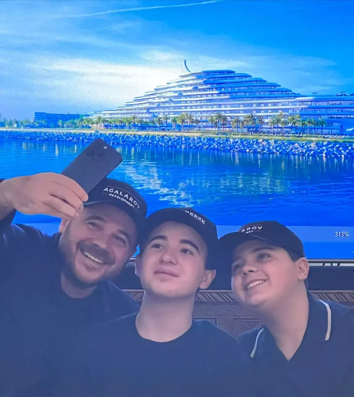 Emin oğulları ilə...