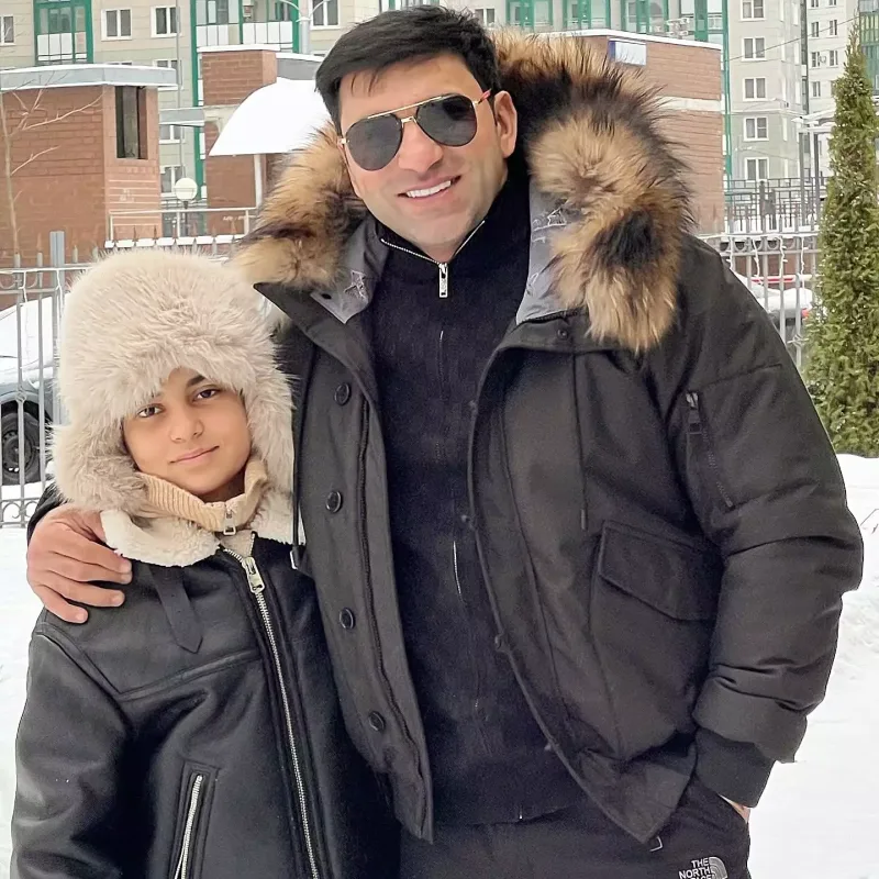 “Camaat yeməyi kənara qoyub bizə baxırdı”