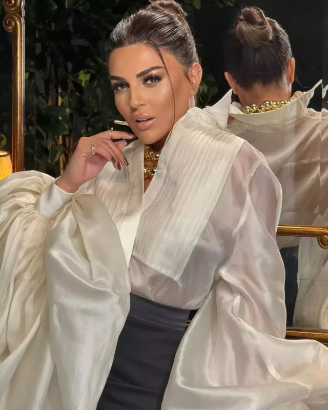 “Camaat yeməyi kənara qoyub bizə baxırdı”