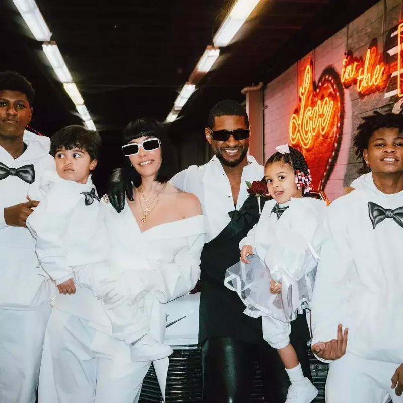 2 övladının anasıyla evləndi