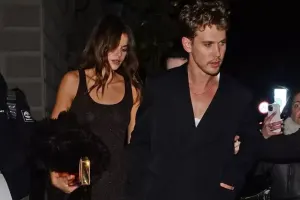 Austin Batler sevgilisi ilə